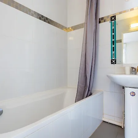 Cosy Proche Paris Apartment